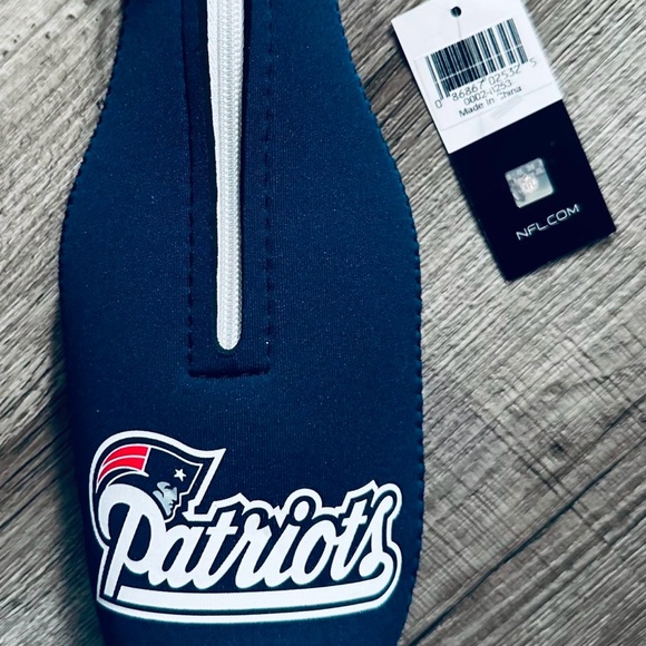 New England Patriots Koozie/Stainless Steel Pendant On 22” Chain/Bottle Opener - Picture 5 of 5